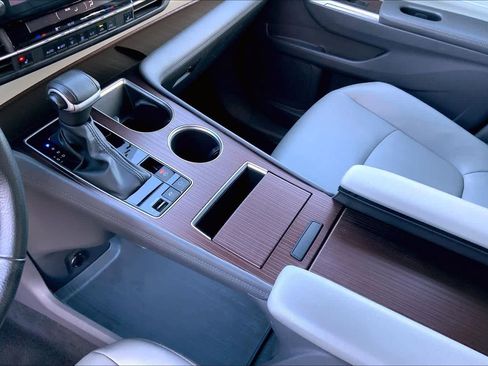 Used 2023 Toyota Sienna XLE image 17