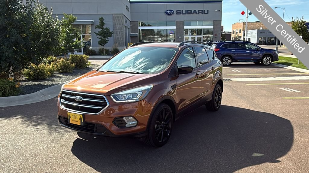 Used 2017 Ford Escape SE w/ SE Sport Appearance Package AWD/4WD image 1