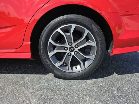 Used 2020 Chevrolet Sonic LT w/ Convenience Package image 5