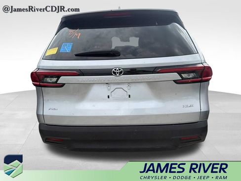 Used 2025 Toyota Grand Highlander AWD image 10
