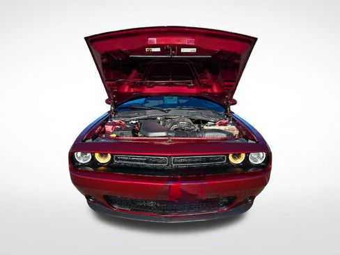 Used 2017 Dodge Challenger SXT image 16