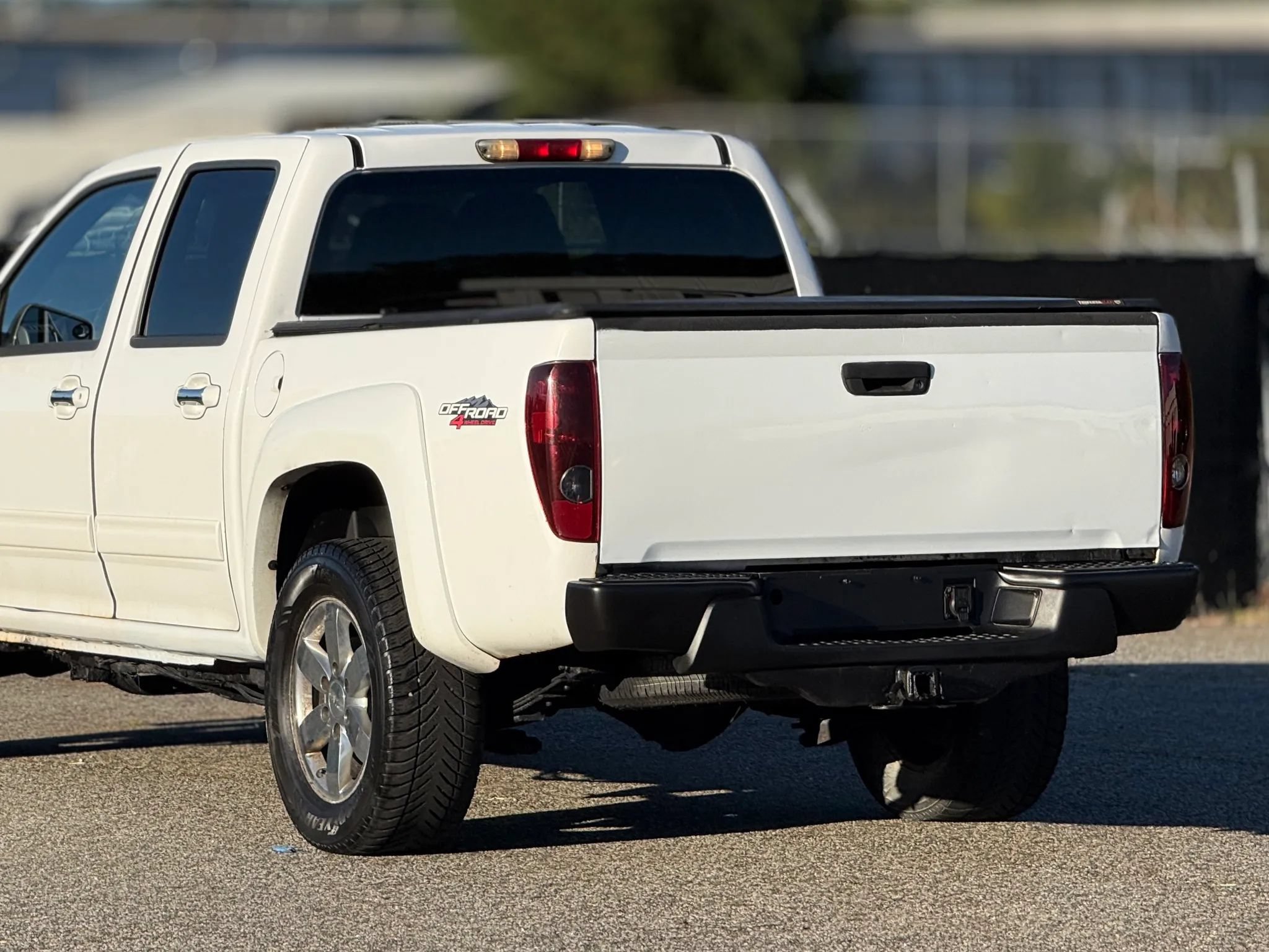Used 2011 GMC Canyon SLE AWD/4WD image 16