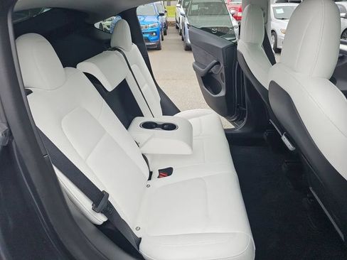 Used 2022 Tesla Model Y Long Range AWD/4WD image 17