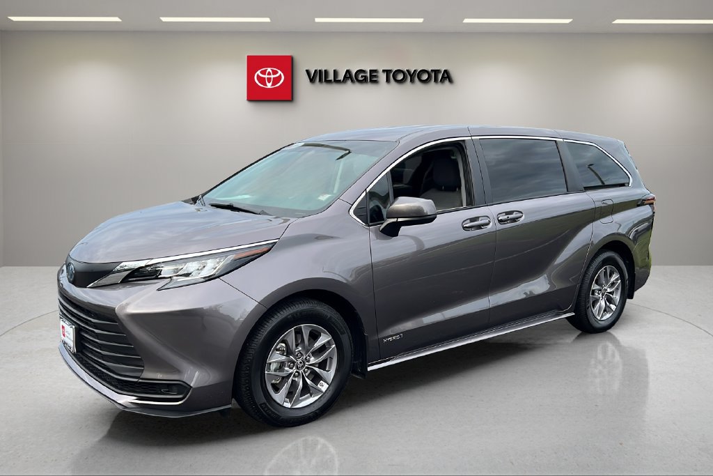 Certified 2021 Toyota Sienna LE FWD image 1
