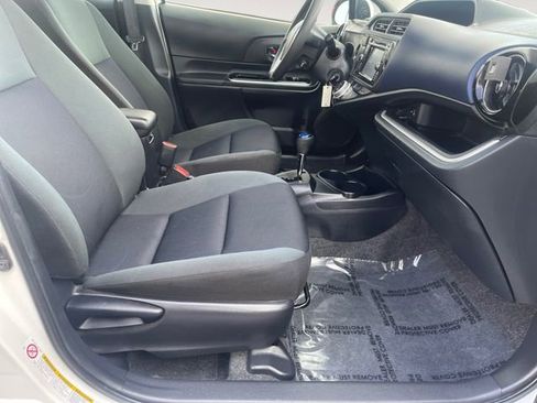 Used 2016 Toyota Prius C Two image 21