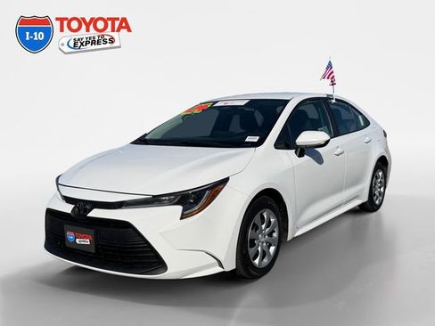 Certified 2024 Toyota Corolla LE image 1
