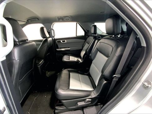 Used 2022 Ford Explorer XLT w/ Equipment Group 202A RWD image 24