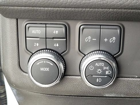 Used 2023 GMC Yukon Denali AWD/4WD image 28