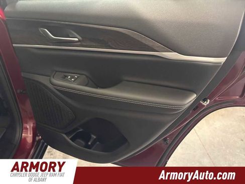 New 2026 Jeep Grand Cherokee Altitude image 32