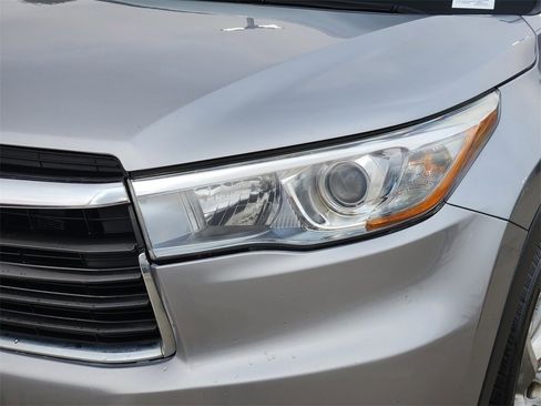 Used 2016 Toyota Highlander Limited Platinum image 9