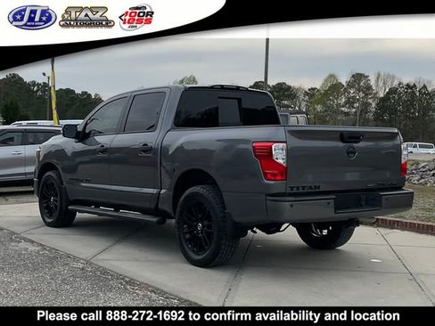 Used 2019 Nissan Titan SV w/ SV Convenience Package image 5