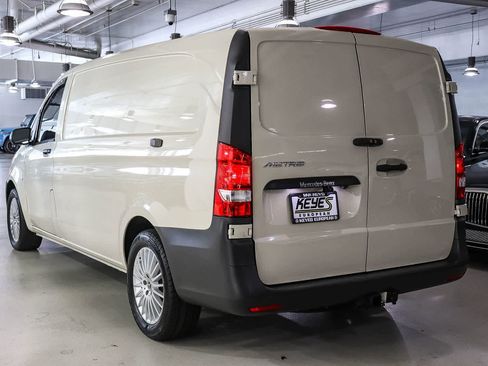 Used 2023 Mercedes-Benz Metris image 2