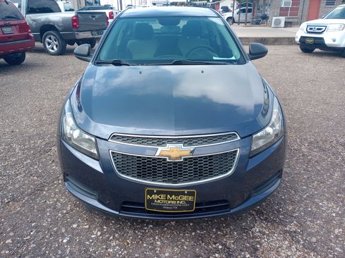 Used 2014 Chevrolet Cruze LS FWD image 2