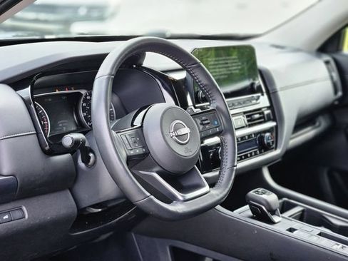 Used 2024 Nissan Pathfinder SL FWD image 12