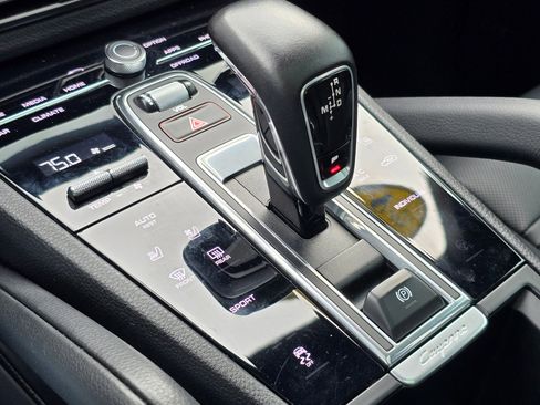Used 2020 Porsche Cayenne AWD/4WD image 35
