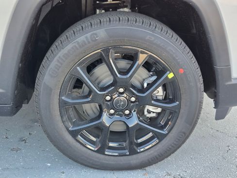 New 2026 Jeep Compass Latitude image 10