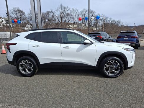 Certified 2025 Chevrolet Trax LT image 25