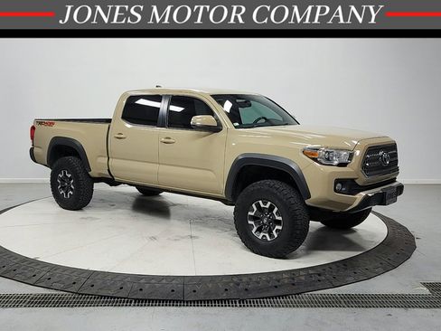 Used 2017 Toyota Tacoma TRD Off-Road AWD/4WD image 1