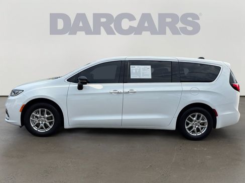 Used 2025 Chrysler Pacifica Select FWD image 4