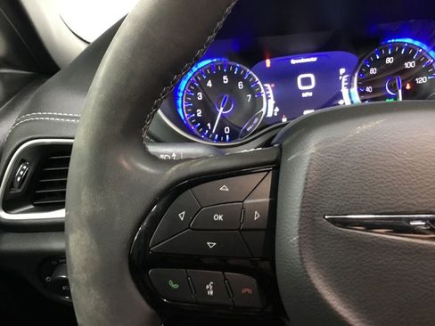 Used 2023 Chrysler Pacifica Touring image 35