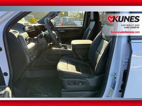 New 2026 Chevrolet Suburban High Country AWD/4WD image 14
