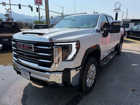 Used 2024 GMC Sierra 2500 SLT w/ SLT Premium Package AWD/4WD image 4