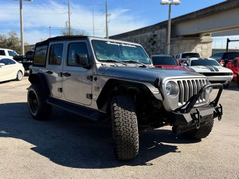 Used 2018 Jeep Wrangler Unlimited Sport S image 10