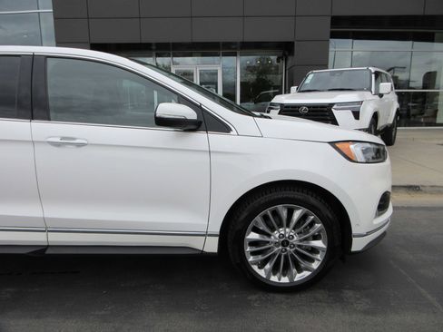 Used 2020 Ford Edge Titanium w/ Equipment Group 301A AWD/4WD image 12