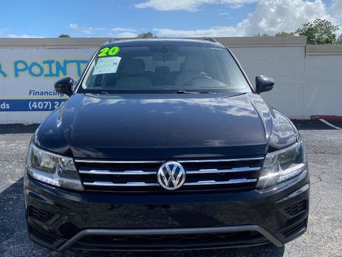 Used 2020 Volkswagen Tiguan SE w/ Panoramic Sunroof Package FWD image 3