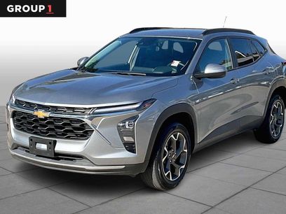 Used 2025 Chevrolet Trax LT w/ Driver Confidence Package