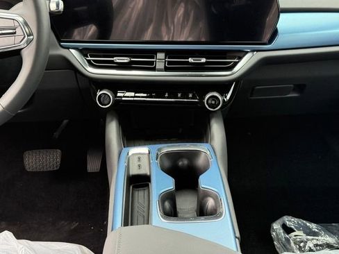 New 2026 Chevrolet Equinox EV LT image 10