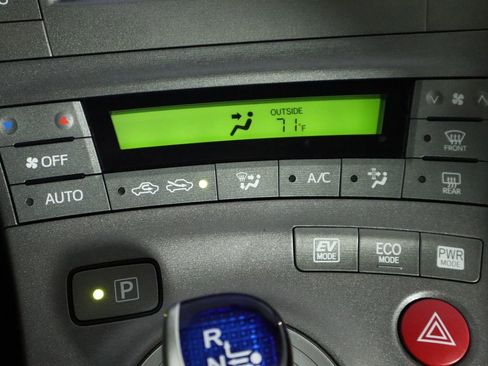 Used 2015 Toyota Prius Four image 36