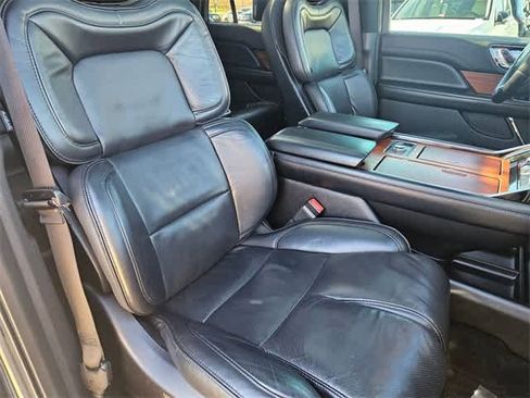 Used 2019 Lincoln Navigator L Reserve image 24