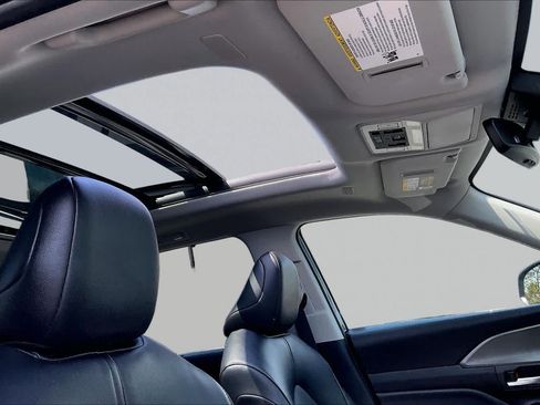 Used 2025 Toyota Grand Highlander AWD image 13