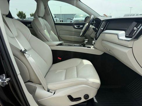Used 2020 Volvo XC60 T5 Momentum w/ Protection Package Premier image 3