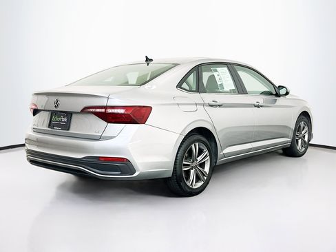 Used 2024 Volkswagen Jetta SE image 9