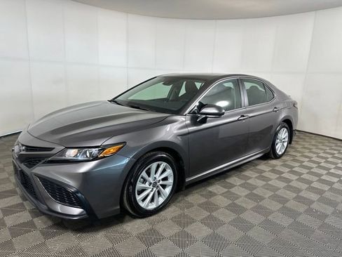 Used 2024 Toyota Camry SE image 7