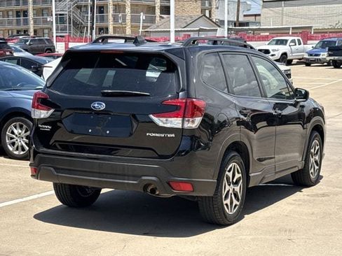 Used 2023 Subaru Forester Premium AWD/4WD image 4