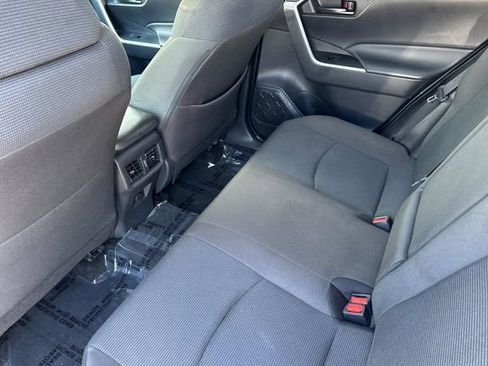 Used 2022 Toyota RAV4 LE AWD/4WD image 13