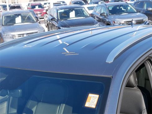 Certified 2023 Volkswagen Atlas Cross Sport SE image 11