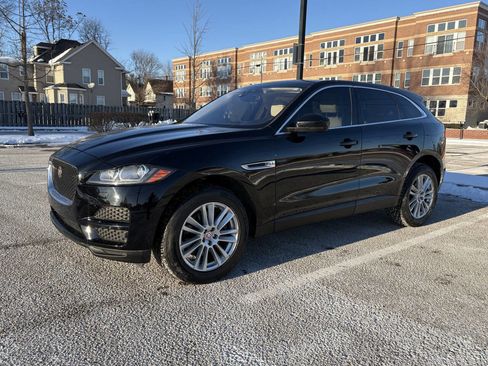 Used 2019 Jaguar F-PACE Prestige image 2