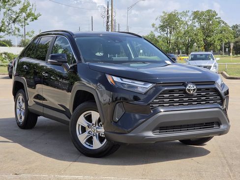 Used 2025 Toyota RAV4 XLE FWD image 2