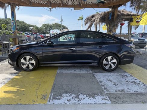 Used 2017 Hyundai Sonata Limited w/ Ultimate Package 02 FWD image 8