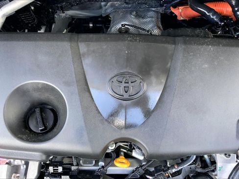 Used 2025 Toyota RAV4 LE AWD/4WD image 32