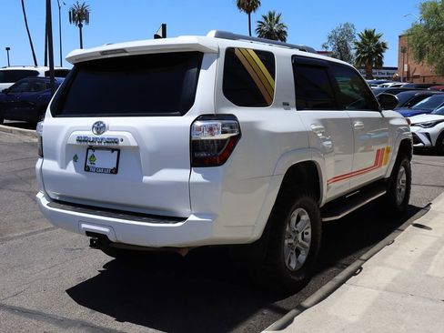 Used 2018 Toyota 4Runner SR5 AWD/4WD image 13