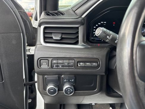 Used 2022 GMC Yukon XL Denali image 16