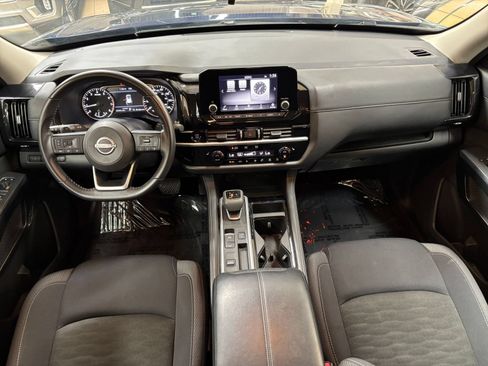 Used 2025 Nissan Pathfinder SV FWD image 36