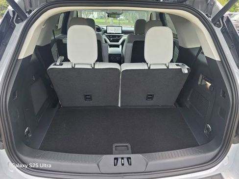 New 2026 Ford Explorer Platinum image 31