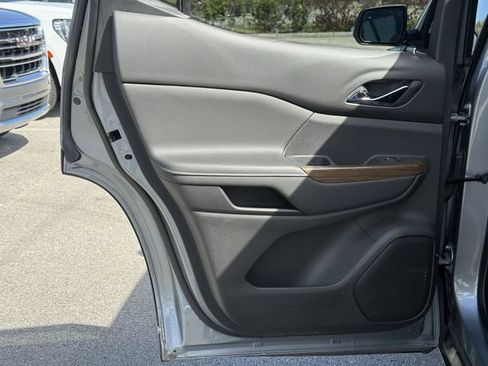 Used 2023 GMC Acadia SLE w/ Driver Convenience Package image 33