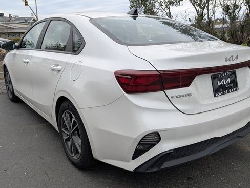 Used 2023 Kia Forte LXS w/ LXS Technology Package image 3